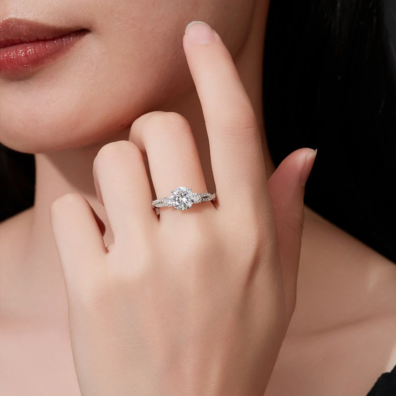Gorgeous Round Cut Three Stone Moissanite Engagement Ring Twist Design